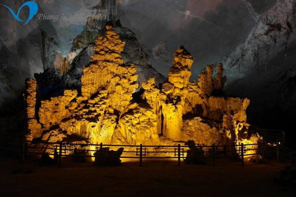 Phong Nha Cave - Stalactites and magical golden light