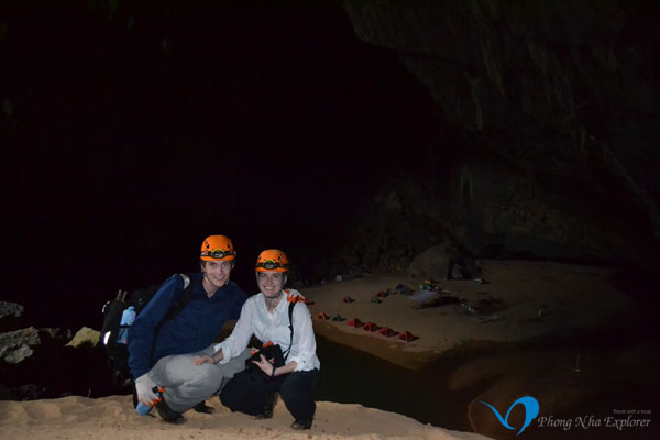 Hang En Cave Explorer