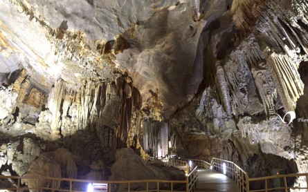 The beauty of Tien Son Grotto