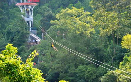 Phong Nha – Ke Bang offers zipline service