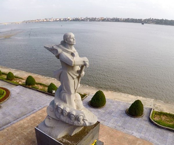 Mother Suot Statue