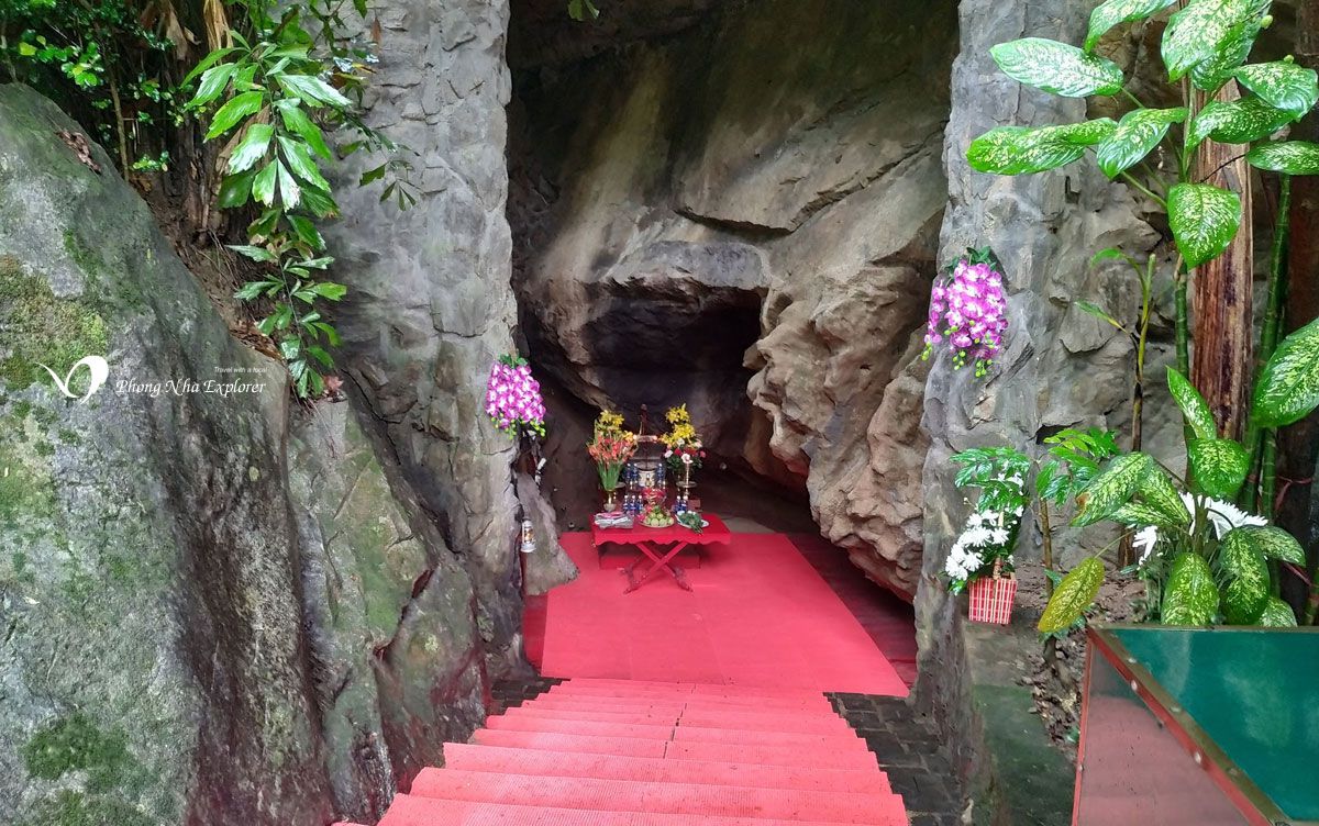 Tam Co Cave is located at 20 Quyet Thang Street.