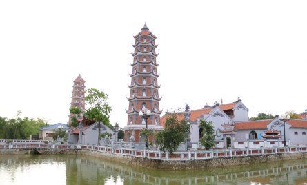 Tour Du Xuân Quảng Bình – Cánh Đồng Điện Gió – Chùa Hoằng Phúc