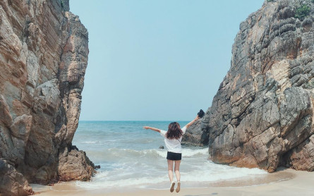 Bãi biển Đá Nhảy tuyệt tác điêu khắc của biển