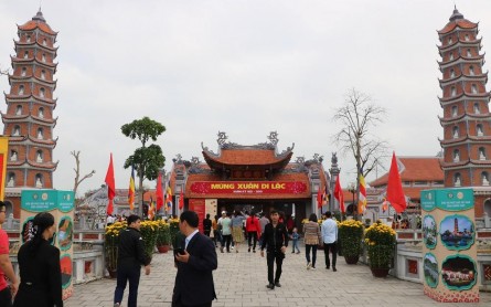 Dịp tết Kỷ Hợi 2019 hơn 10.000 lượt du khách đã đến Chùa Hoằng Phúc
