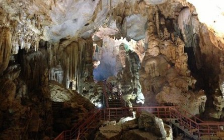 Động Tiên Sơn thu hút khách du lịch