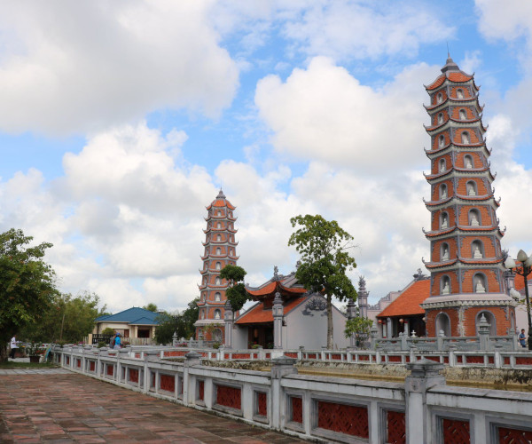 Tour Chua Hoang Phuc Quang Binh 2