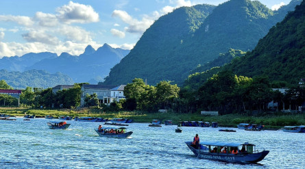 Tour Quảng Bình Quảng Trị 3 ngày 2 đêm: Phong Nha Kẻ Bàng – Suối Nước Moọc – Địa Đạo Vịnh Mốc – Nghĩa Trang Trường Sơn – Thành Cổ