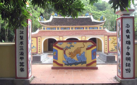 Di Tích Mộ và Nhà Thờ Đề Đốc Lê Trực