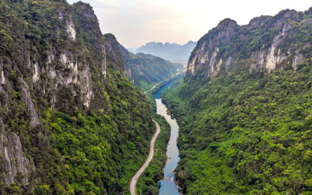 Hành Trình Tự Lái Ô Tô Từ Đồng Hới Đi Động Thiên Đường
