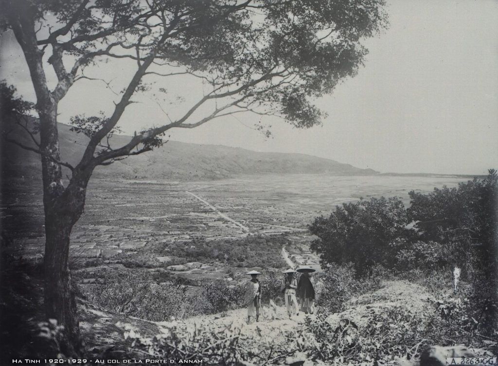 Phong cảnh nhìn từ Đèo Ngang xưa