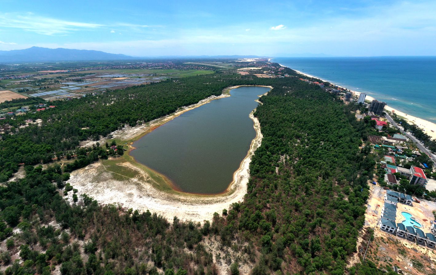Hồ Nước Ngọt Bàu Tró - Di chỉ khảo cổ học nổi tiếng tại Quảng Bình