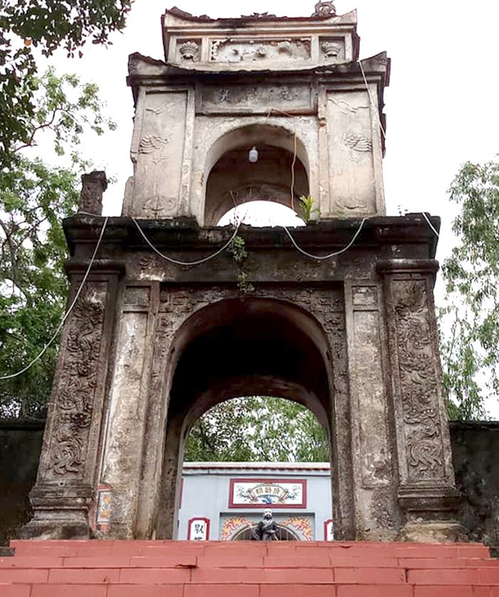 Cổng chùa cổ kính