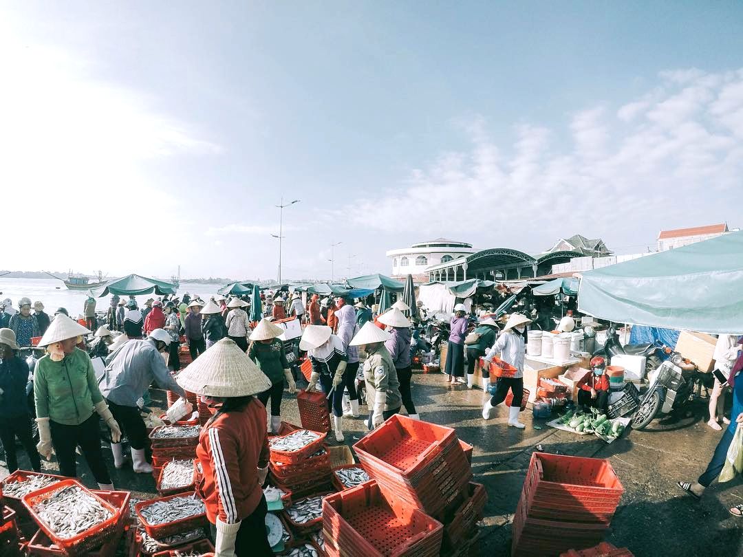 Chợ Đồng Hới bán nhiều hải sản tươi sống