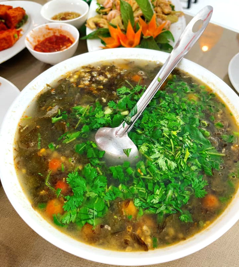 Canh chua trứng kiến món ăn ngon đặc sản Quảng Bình