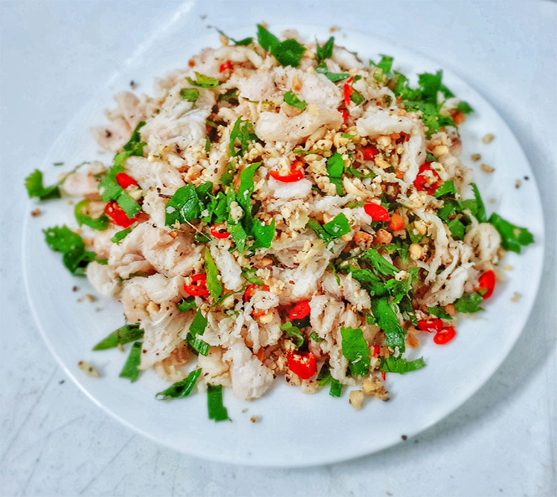Gỏi cá nghéo món ăn ngon đặc sản Quảng Bình