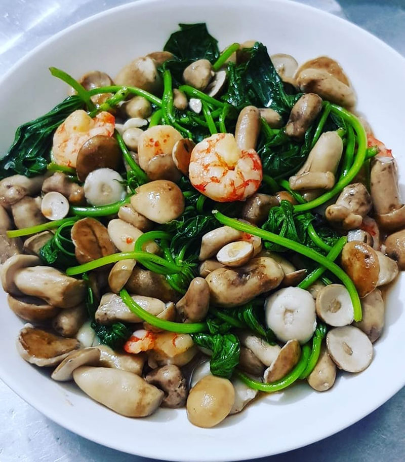 Nấm trào xào rau lang món ăn ngon đặc sản Quảng Bình