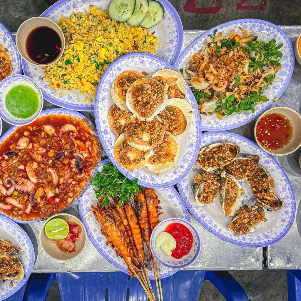 Theo kinh nghiệm du lịch Quảng Bình tự túc hải sản là món ăn được nhiều du khách ưa thích nhất khi đến đây