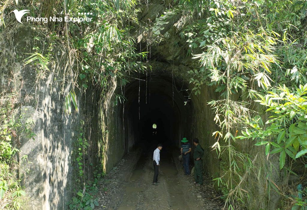 Dấu tích cửa hầm đường sắt trên cao Quảng Bình