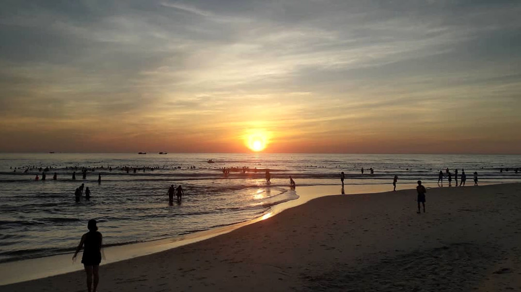 Bình minh trên bãi biển Bảo Ninh tuyệt đẹp