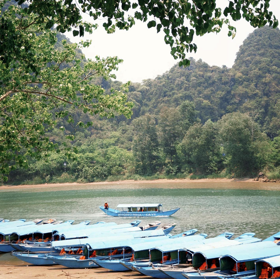 Bến thuyền Động Phong Nha