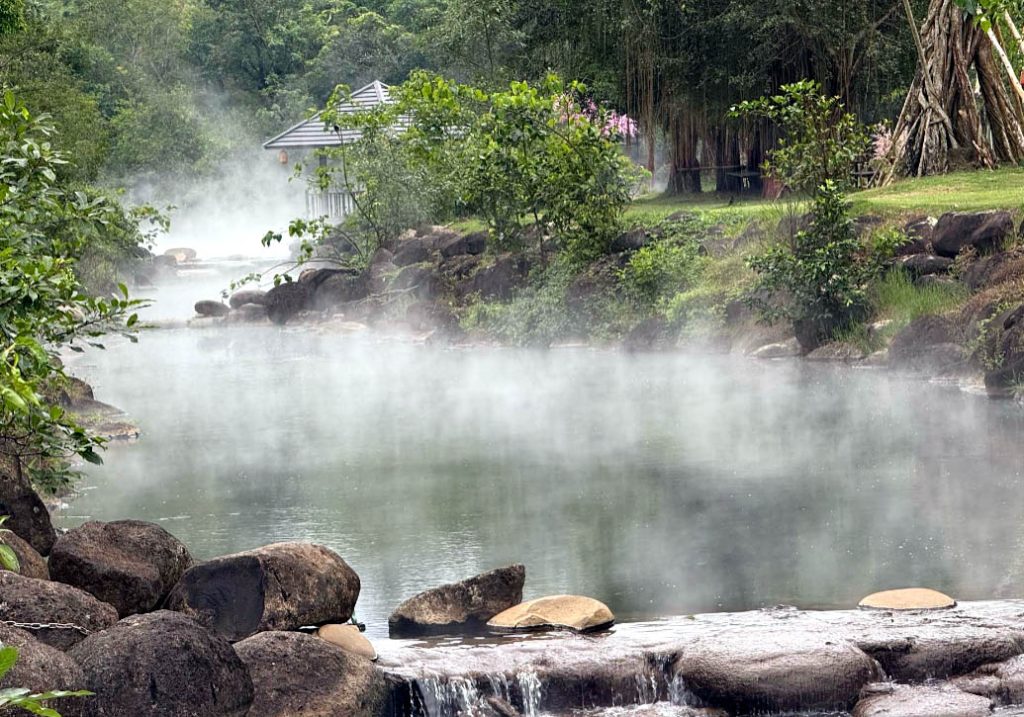 Suối Nước Nóng Bang