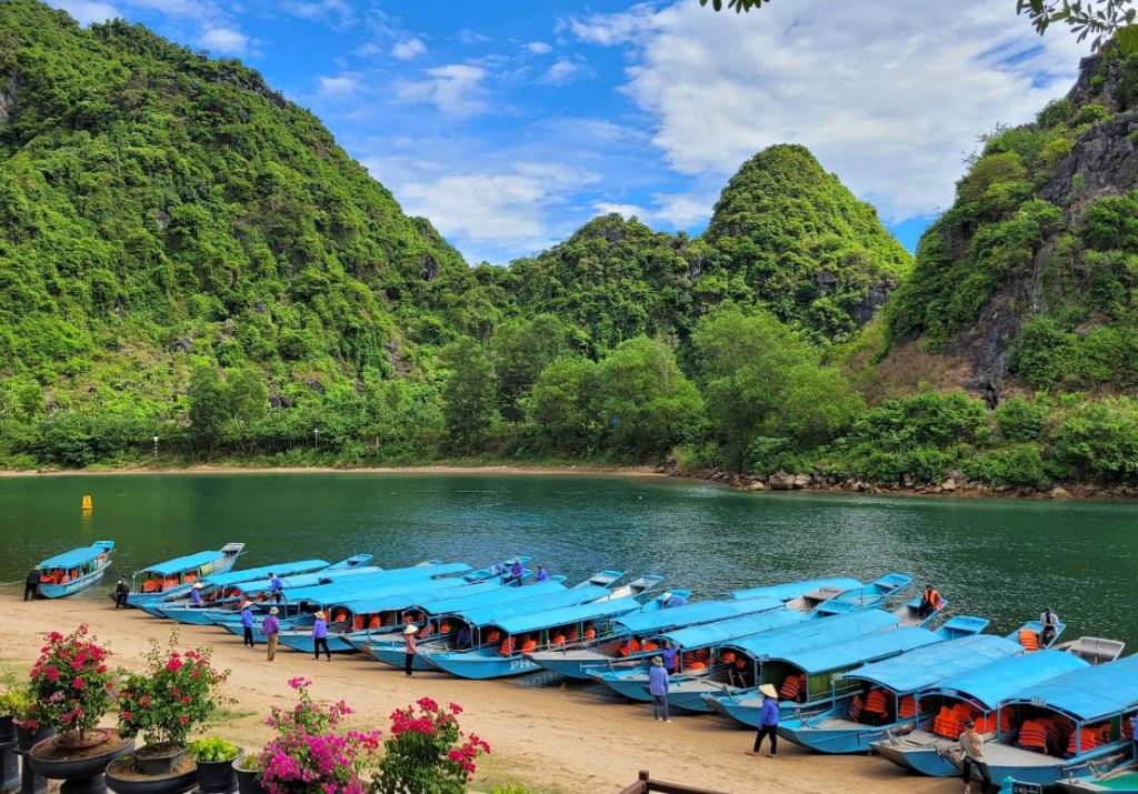 Bến thuyền du lịch Động Phong Nha