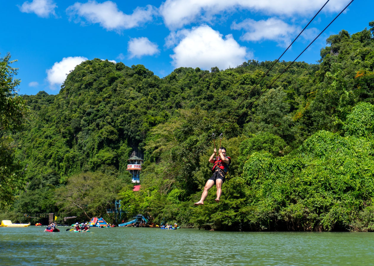 Đu dây Zipline – bay qua sông như cánh chim trời