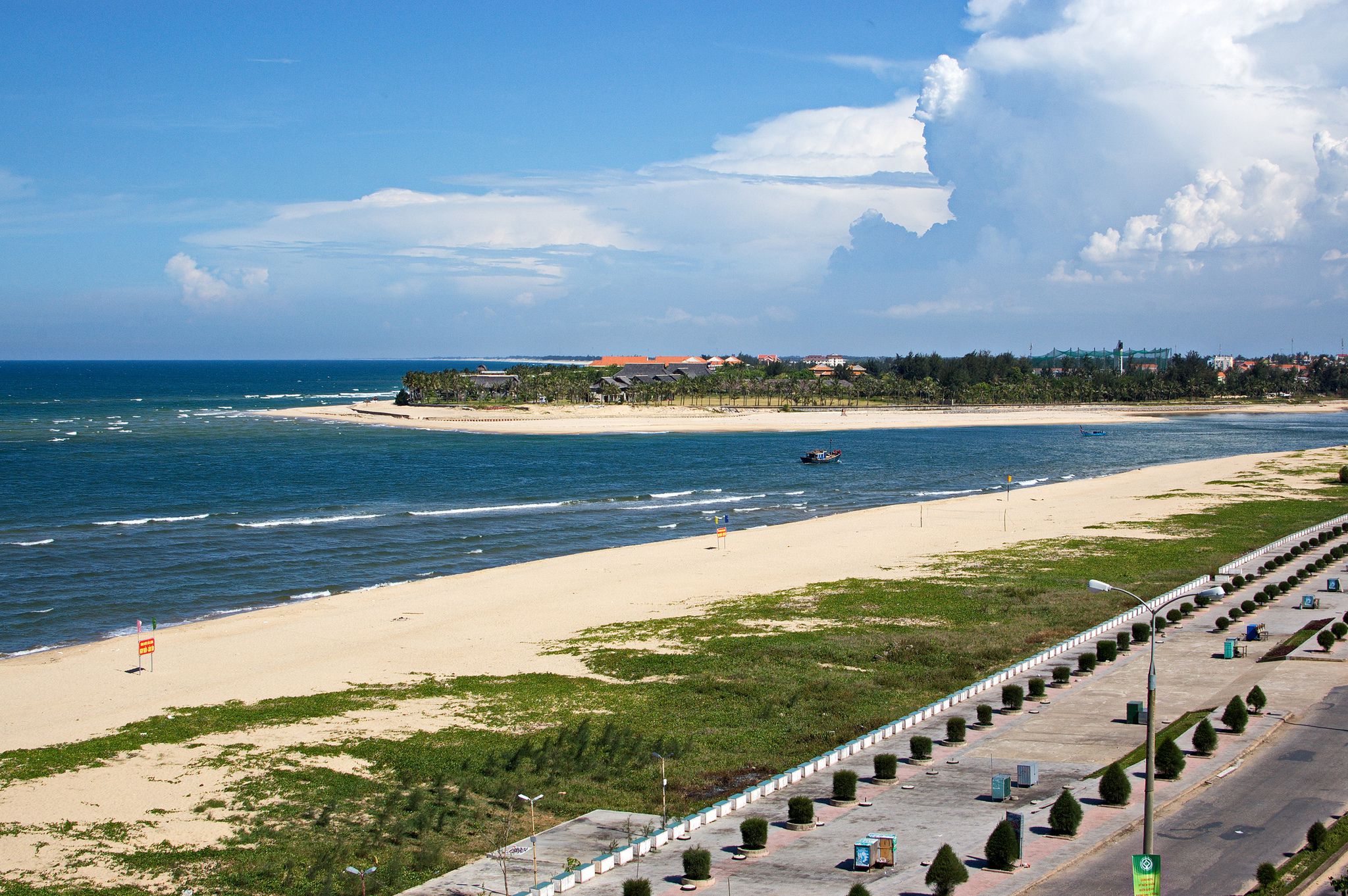Biển Nhật Lệ Quảng Bình top 10 bãi biển đẹp nhất Việt Nam