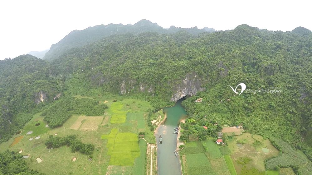 Cửa vào Động Phong Nha